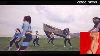 Crazy jeunes gars russes dansant au mémorial de la seconde guerre mondiale XVIDEOS