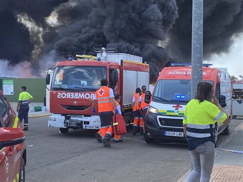 Un Incendio En Una Planta De Reciclaje Pone En Alerta A Toda La Ciudad