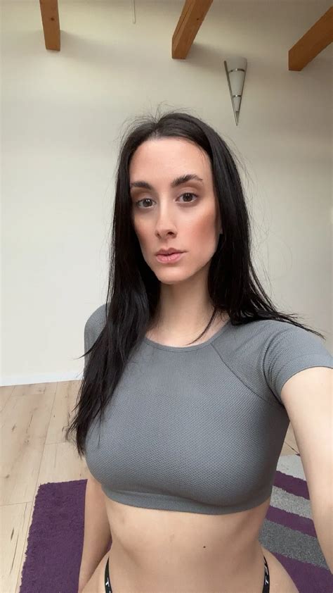 Sexy Brunette 19 Nude Pics XHamster