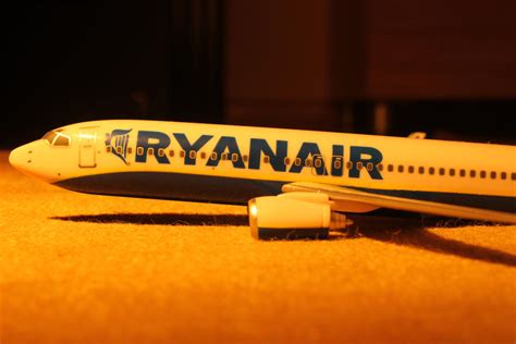 Ryanair Plane by Vectras on DeviantArt