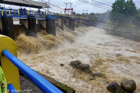 Katulampa Siaga 4 Warga Bantaran Sungai Ciliwung Diminta Waspada