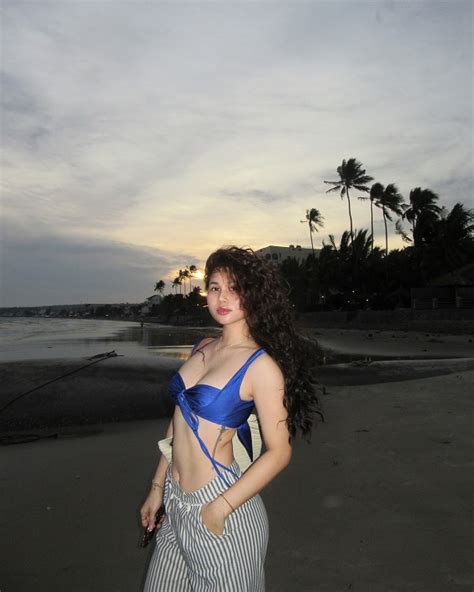 Nh Tiktoker H I Anh Bikini T O B O Khoe V Ng Ba Sexy