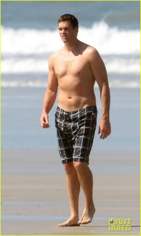 Tom Brady Goes Shirtless For Costa Rica Beach Stroll Photo 3331840