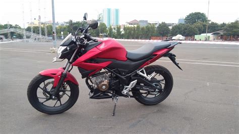 Review Honda CB R Naked Sport Lincah Rasa Motor Bebek