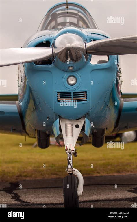 Front Propeller Plane Hi Res Stock Photography And Images Alamy