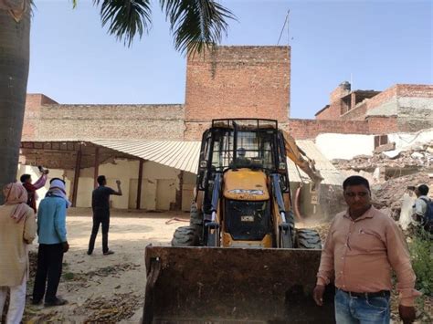 Bulldozer On Close To Atiq Ahmed Action On Illegal Plotting Case On 45 Bigha Land Ann