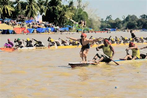 Pacu Jalur Dan Peran Dukun Di Tepian Narosa