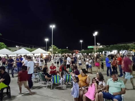 Centenas De Pessoas Comparecem Na Abertura Do Evento Natal Iluminado Em