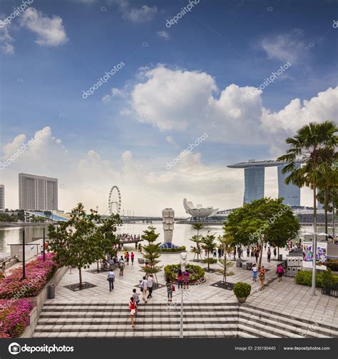 Merlion Park, Singapore — Stock Editorial Photo © TravellingLight ...