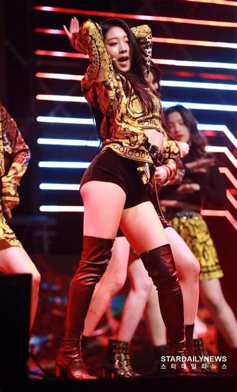 9 Hot Sexy Jang Seungyeon Bikini Pics