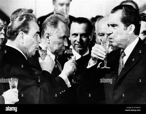 Brindis Al Tratado De Limitación De Armas L R Líderes De La Unión Soviética Leonid Brezhnev