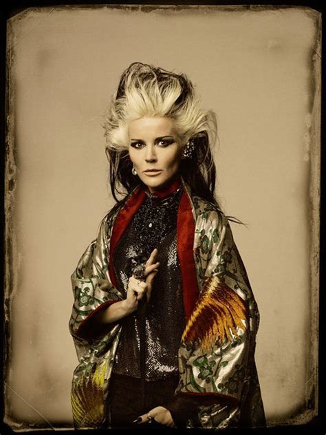 Экстравагантная наследница империи Гиннесс - художник, музыкант и икона ...