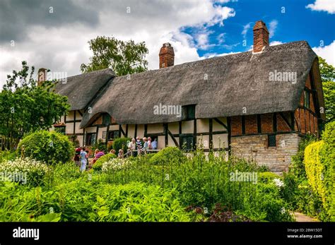 Anne Hathaway’s Cottage in Stratford-upon-Avon Stock Photo - Alamy