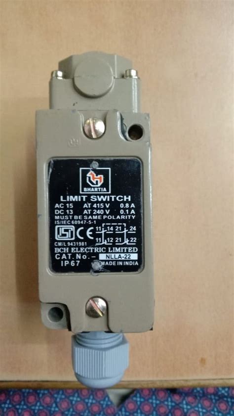 SPDT 440 VAC NLLA 22 BCH LIMIT SWITCH For Machine Tools At 2350 Unit