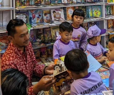 Siswa Tk Aba Dau Asyik Gerakan Literasi Di New Book Store Umm Tabloid