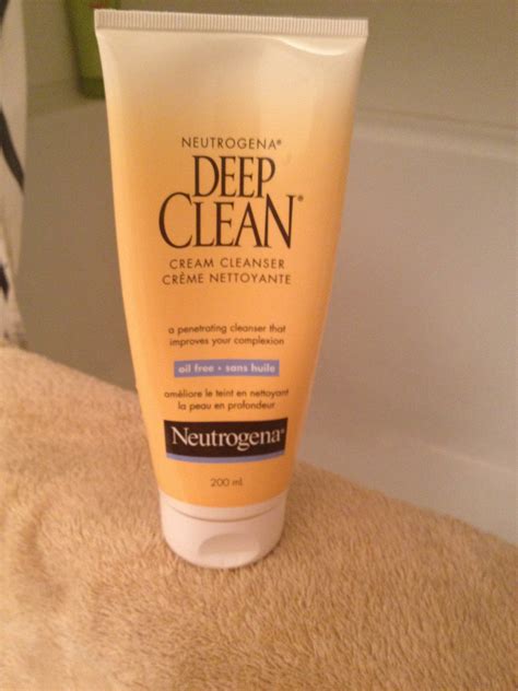Neutrogena Deep Clean Cream Cleanser reviews in Facial Cleansers ...