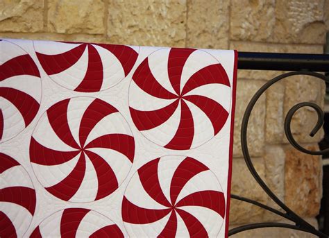 Peppermint Swirl Quilt Ahhhquilting