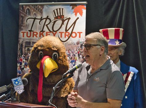 Viewers are outraged after News anchors on channel 13 were suddenly replaced 37