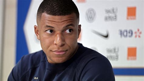 L Avenir Incertain de Kylian Mbappé Le PSG Refuse une Nouvelle Offre