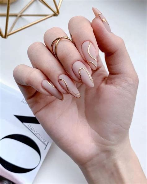 Stunning Gold Nail Inspo To Copy For Your Next Manicure Gel Nails