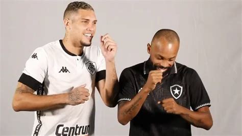 Ex Atacante Do Botafogo Virou M Quina De Fazer Gols E Atrai Aten O No