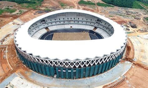 Stade dEbimpé La pose de la toiture est achevée la pelouse bientôt