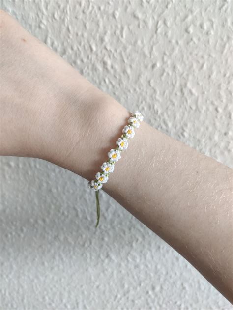 White Daisy Chain Flower Macrame Bracelet, Spring/summer Accessory - Etsy