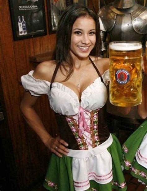 Sexy Dirndl Babe Tigervrs