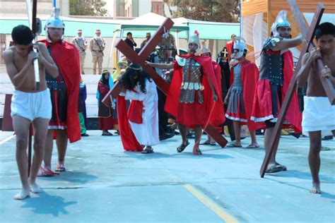 Semana Santa en Arequipa estudiantes del colegio Ejército