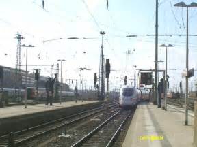 Ein ICE T verläßt den Frankfurter Hbf Bahnbilder de