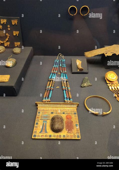 gold jewelry at egyptian museum in cairo Stock Photo - Alamy