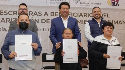 Entregan Escrituras A Familias De Colonias De Puebla