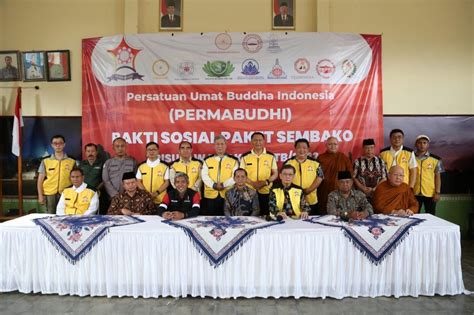 Jelang Waisak Persatuan Umat Buddha Indonesia PERMABUDHI Bagikan 2000