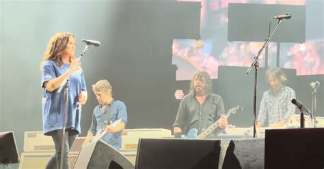 Alanis Morissette Joins The Foo Fighters To Cover Sinéad O Connor s