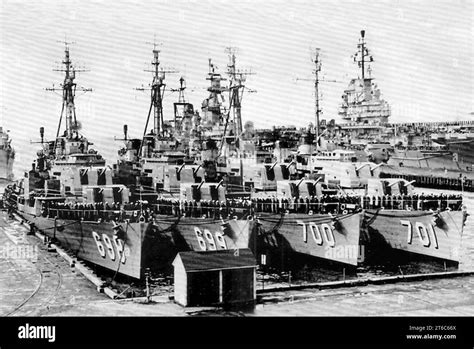 Uss Ault Dd 698 Uss Waldron Dd 699 Uss Haynsworth Dd 700 And