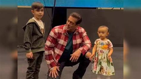 Salman Khan Dance With Niece Ayat And Nephew On Song Allah Duhai