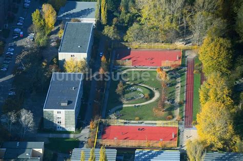 Berlin Aus Der Vogelperspektive Herbstluftbild Schulgeb Ude Des