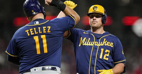 Hunter Renfroe Homers Twice Drives In 5 In Brewers Rout Of Reds