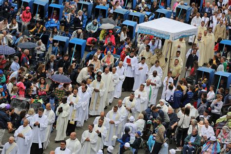 Le P Lerinage National De Lassomption Lourdes F Te Ses Ans