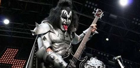 Show Do Kiss No Brasil Gene Simmons Passa Mal E Shoe Do Kis