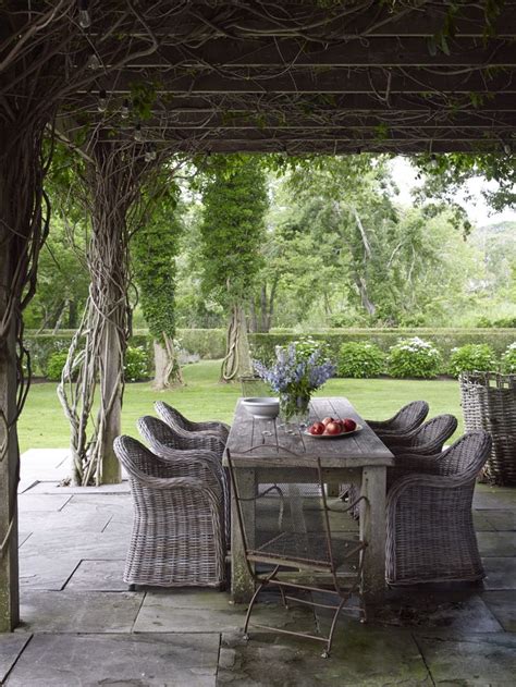 5 Hamptons-Inspired Outdoor Dining Ideas | Discover.Luxury