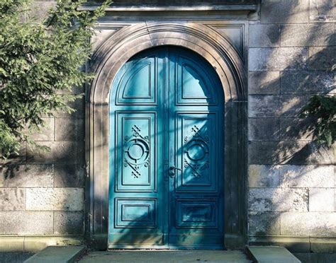 DOOR – Symbolism & Meaning