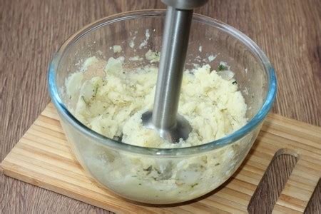 Галушки с жареным луком и грибным соусом - пошаговый рецепт с фото ...