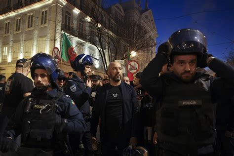 Manifestação De Extrema Direita Reúne Centenas De Pessoas Em Lisboa