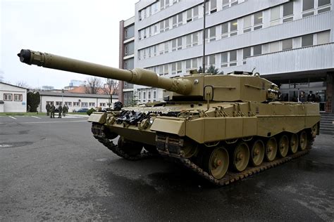 Germany Won T Allow Exports Of Tanks To Ukraine Unless Us Sends Own