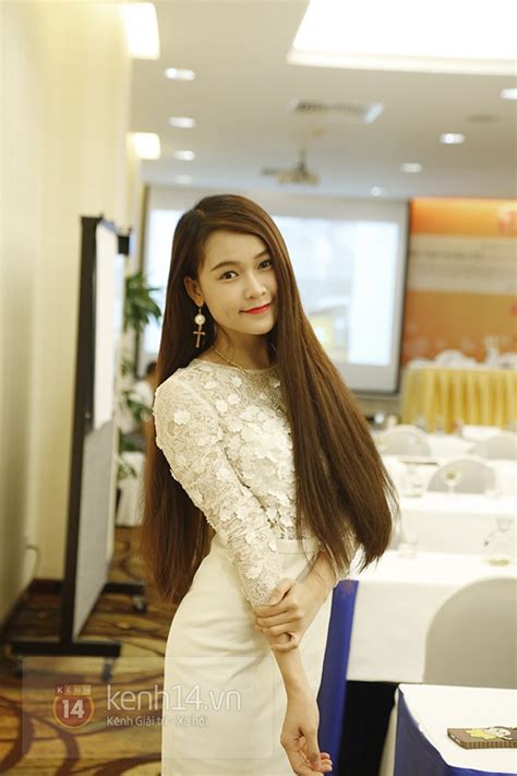 Hot girl Kelly xác nhận đã chia tay bạn trai và đang tìm hiểu người mới