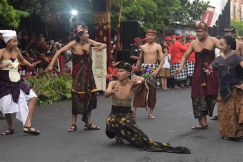 Parade Budaya HUT Kota Tabanan Tampilkan Pawai Lintas Generasi Bali