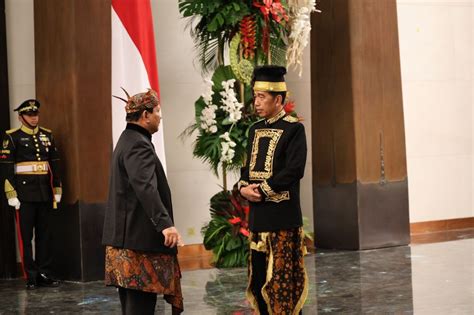 Pimpin Upacara Kemerdekaan Di IKN Jokowi Prabowo Akrab