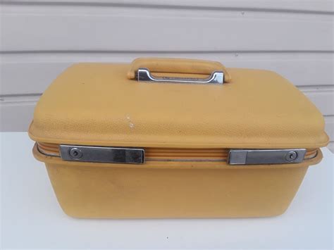 Elegant Vintage Yellow Samsonite Train Make Up Case