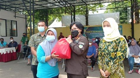 Gelar Baksos Kejaksaan Negeri Kulon Progo Bagikan 112 Sembako Dan 350